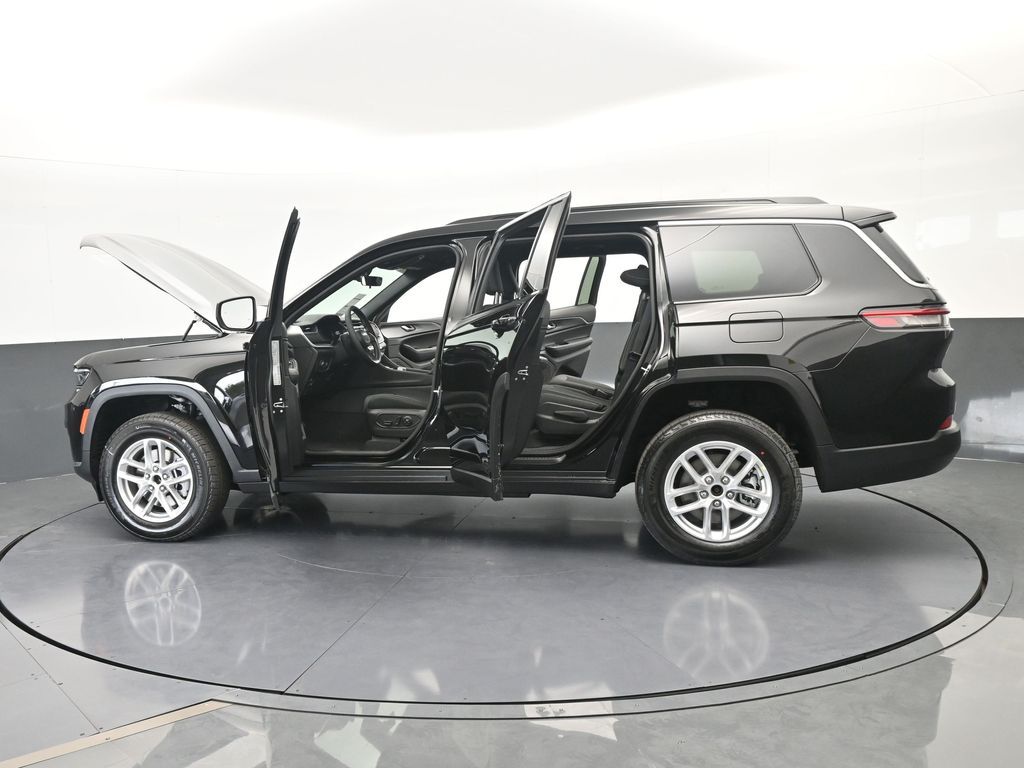 New 2026 Diamond Black Crystal Pearlcoat Jeep Laredo image 71