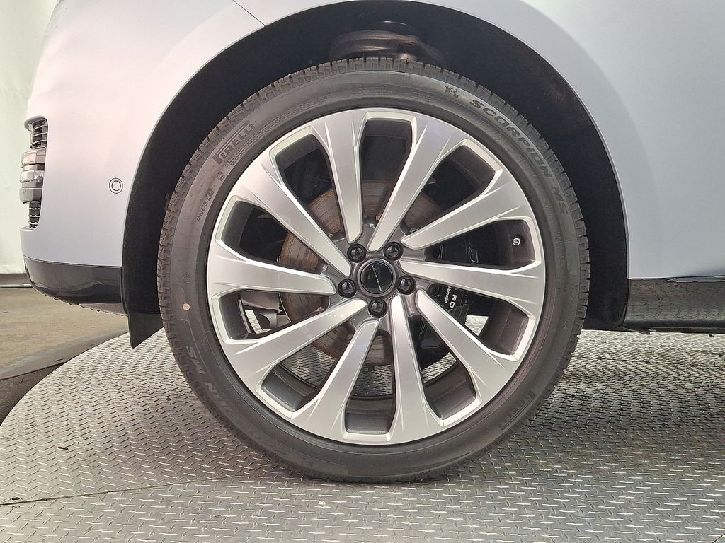 Thumbnail: 2026 Land Rover Range Rover - 5