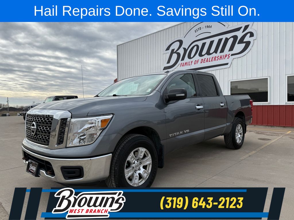 Gray (Gun Metallic) 2018 Nissan Titan SV Crew Cab 4WD Pickup Truck Four-Wheel Drive 7-Speed Automatic