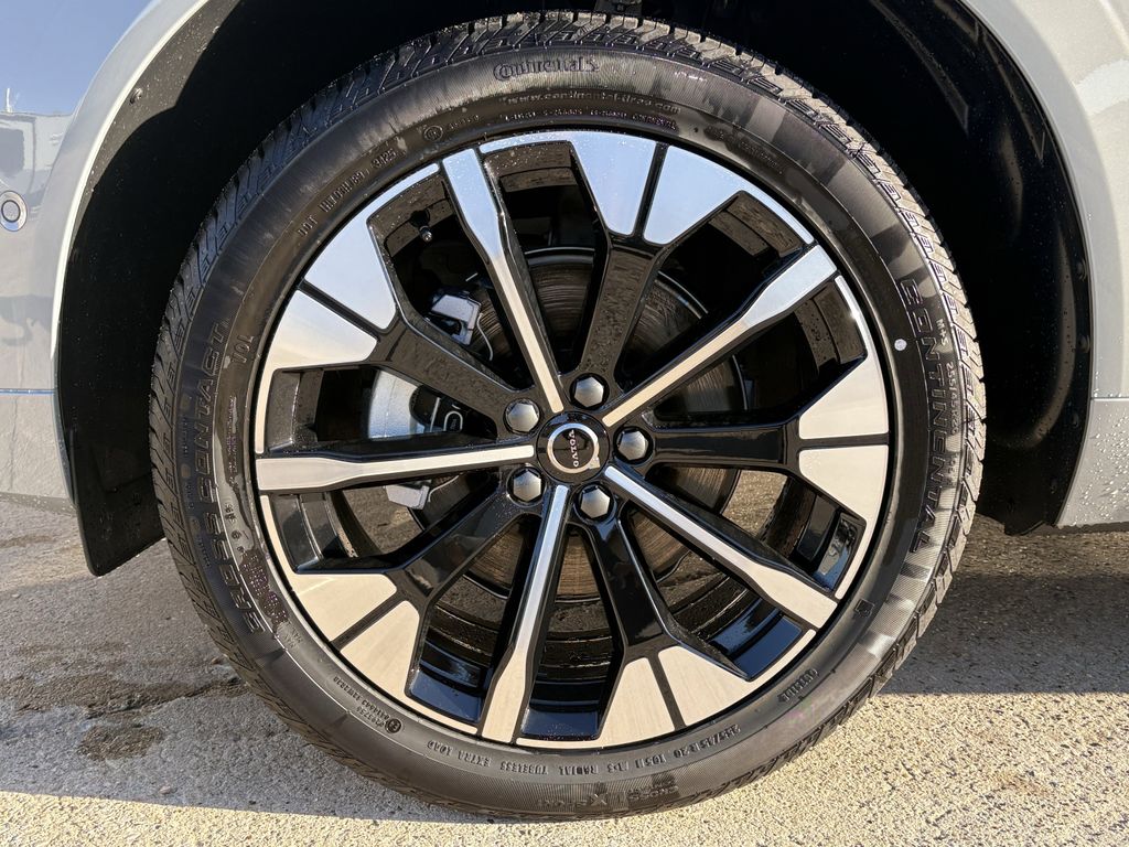 New 2026 Vapour Gray Volvo B5 Plus image 9