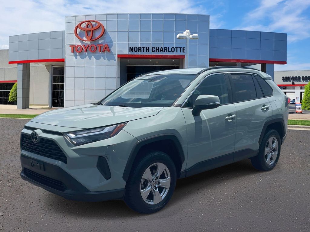 Used 2023  Toyota XLE image 3