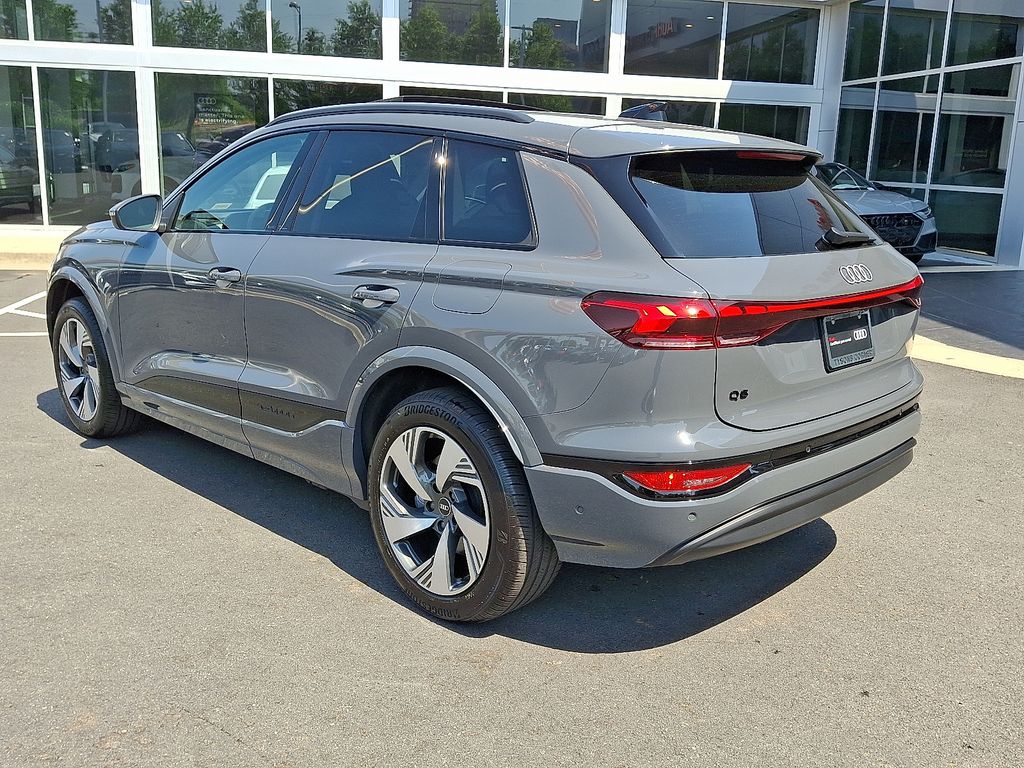 Thumbnail: 2025 Audi Q6 e-tron - 6