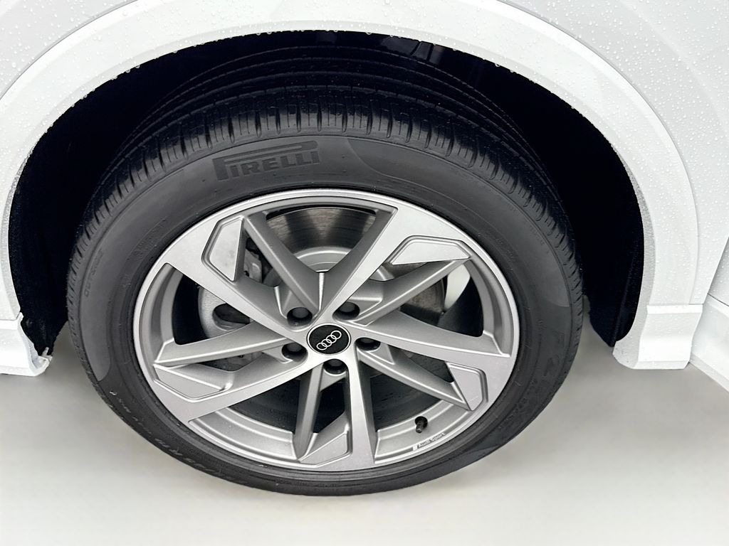 Thumbnail: 2025 Audi Q3 - 29