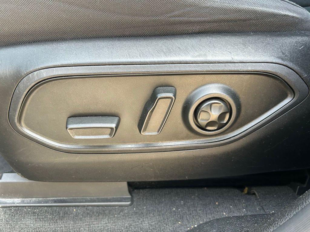 Thumbnail: 2023 Jeep Grand Cherokee L - 17