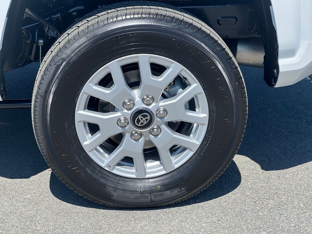 2025 Toyota Tacoma SR5 Double Cab photo 9