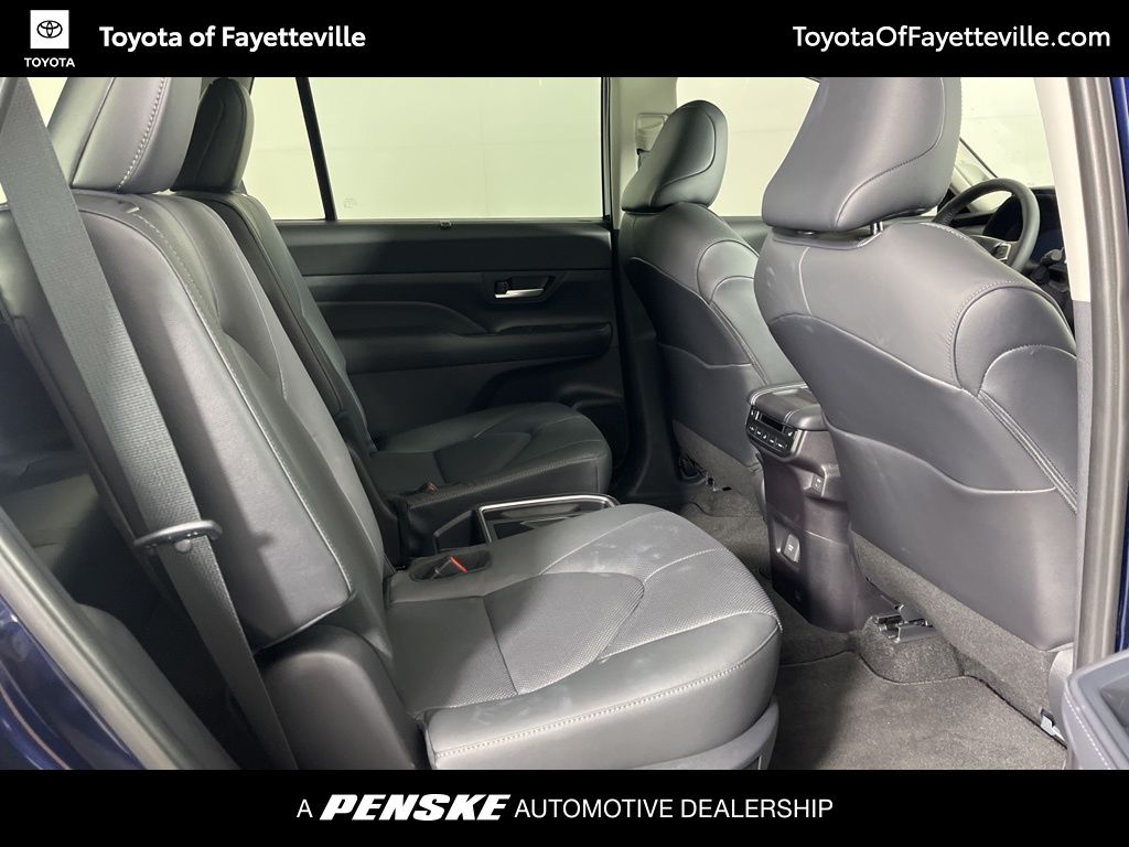 Thumbnail: 2026 Toyota Grand Highlander - 12