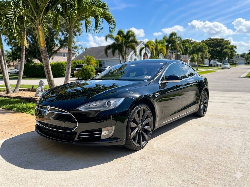 2013 Tesla Model S 85 RWD Sedan Rear-Wheel Drive 1-Speed Automatic