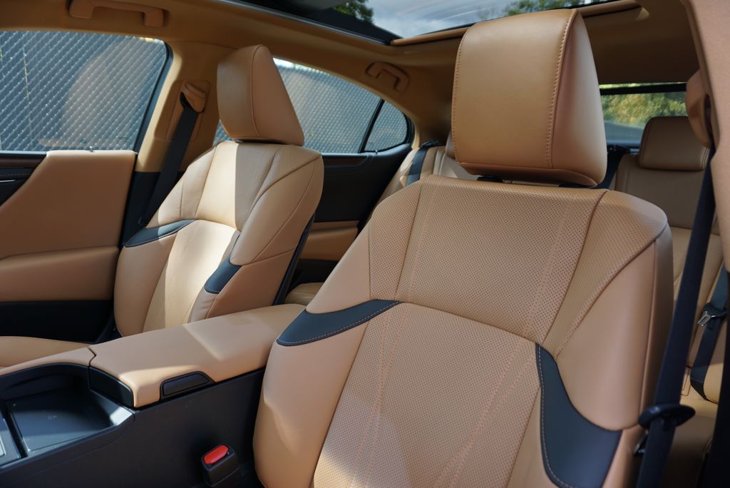 Thumbnail: 2024 Lexus ES - 11