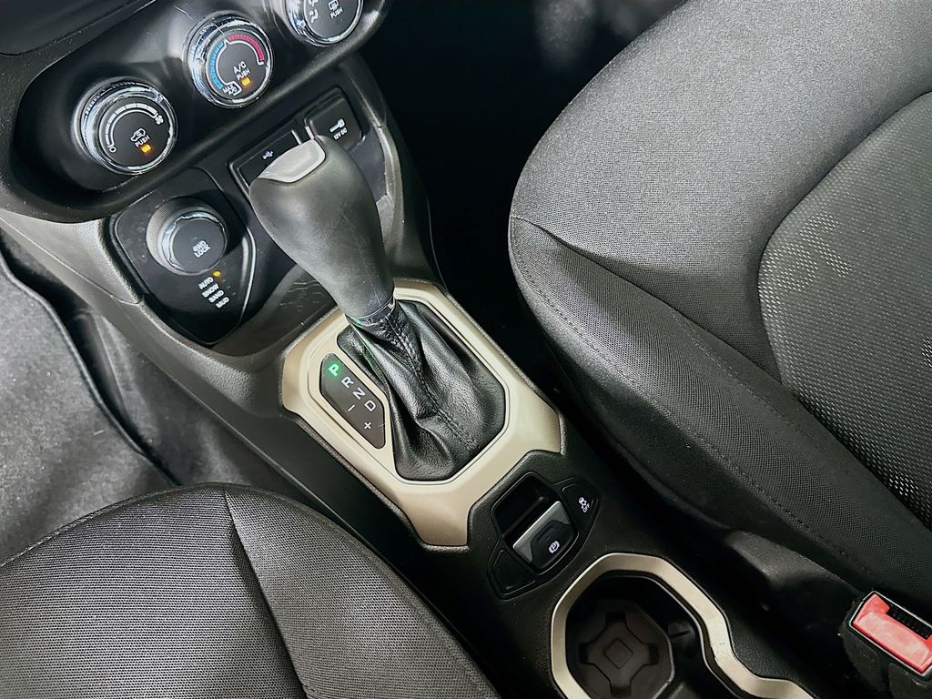 Thumbnail: 2016 Jeep Renegade - 16