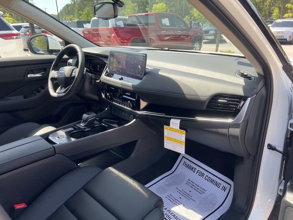 2025 Everest White Pearl Nissan Rogue SL FWD SUV