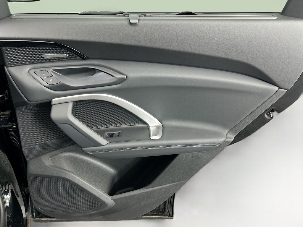 Thumbnail: 2025 Audi Q5 - 26