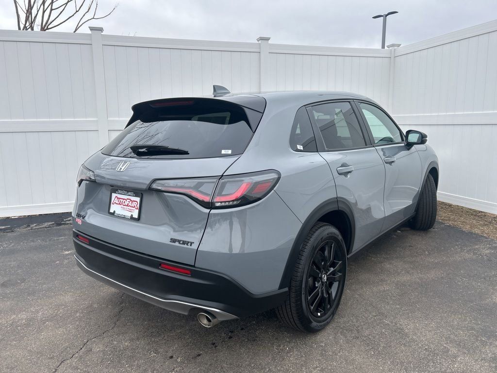 View vehicle photo 5