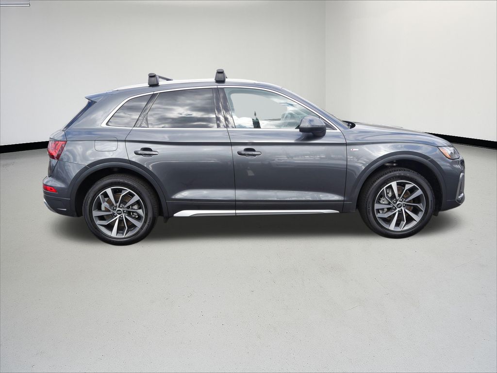 Thumbnail: 2023 Audi Q5 - 6
