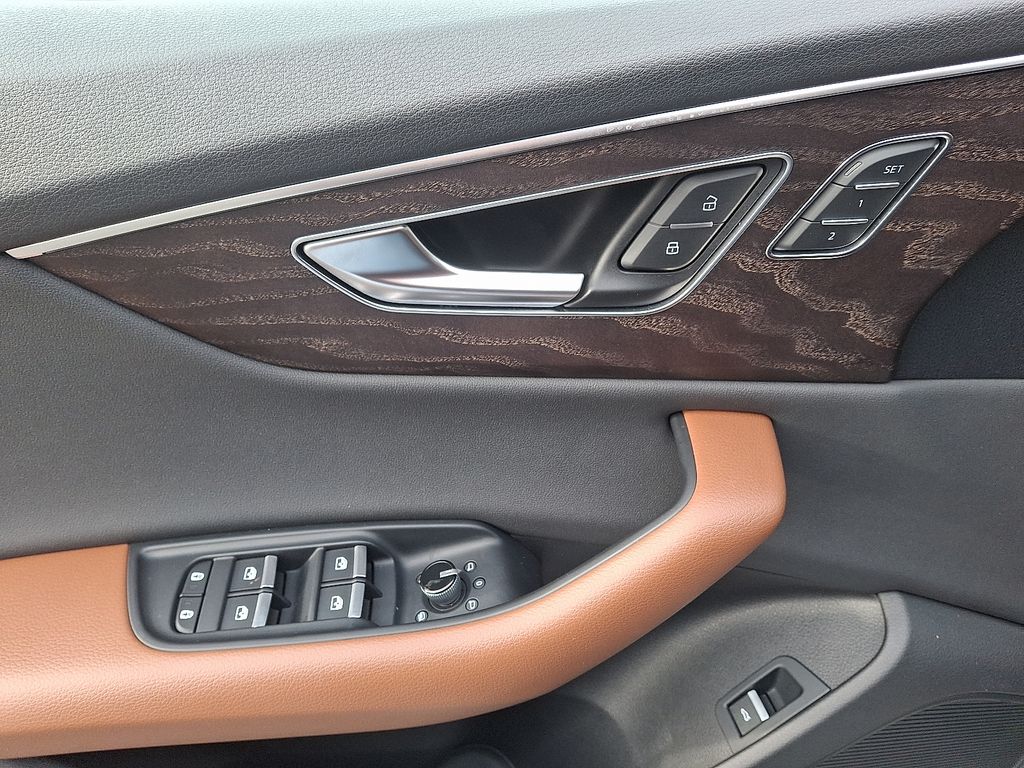 Thumbnail: 2020 Audi Q8 - 12