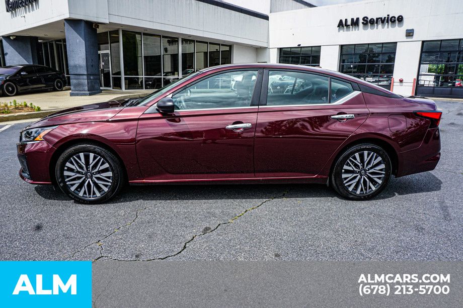 Used 2025 Red Nissan 2.5 SV image 7