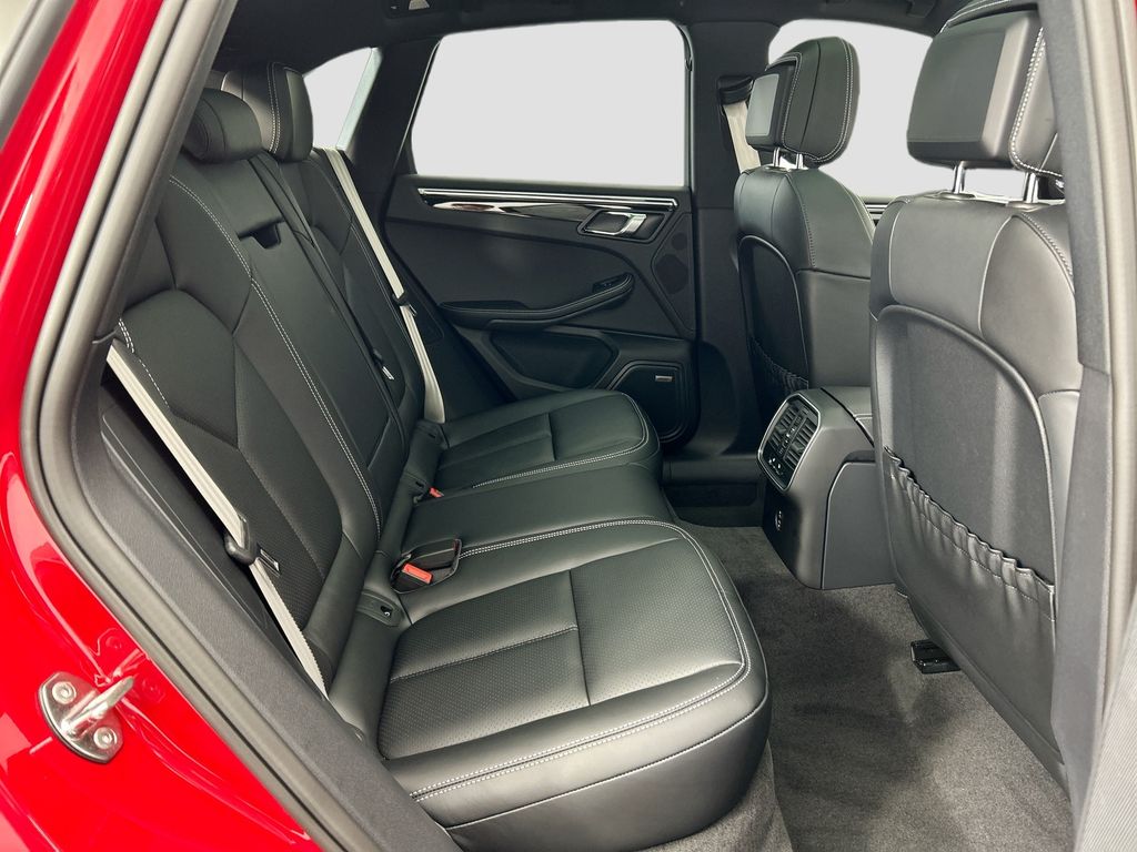 Thumbnail: 2026 Porsche Macan - 23