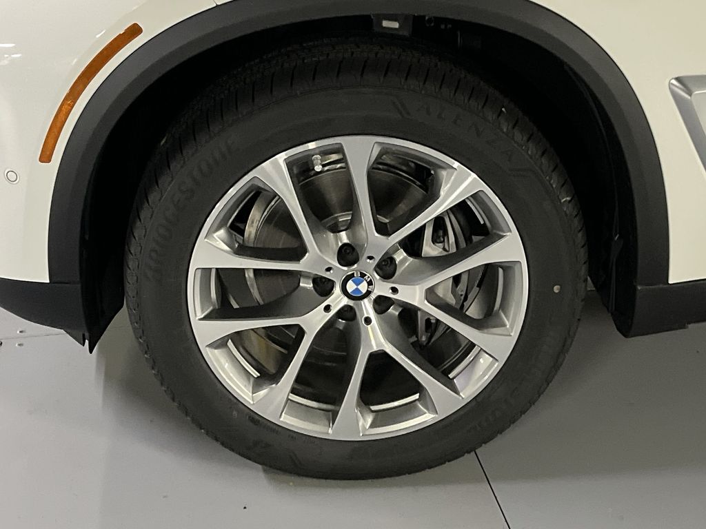 Thumbnail: 2026 BMW X5 - 10