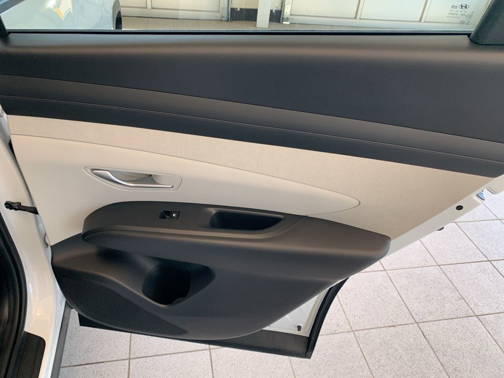 New 2026 White Hyundai SEL Premium image 17