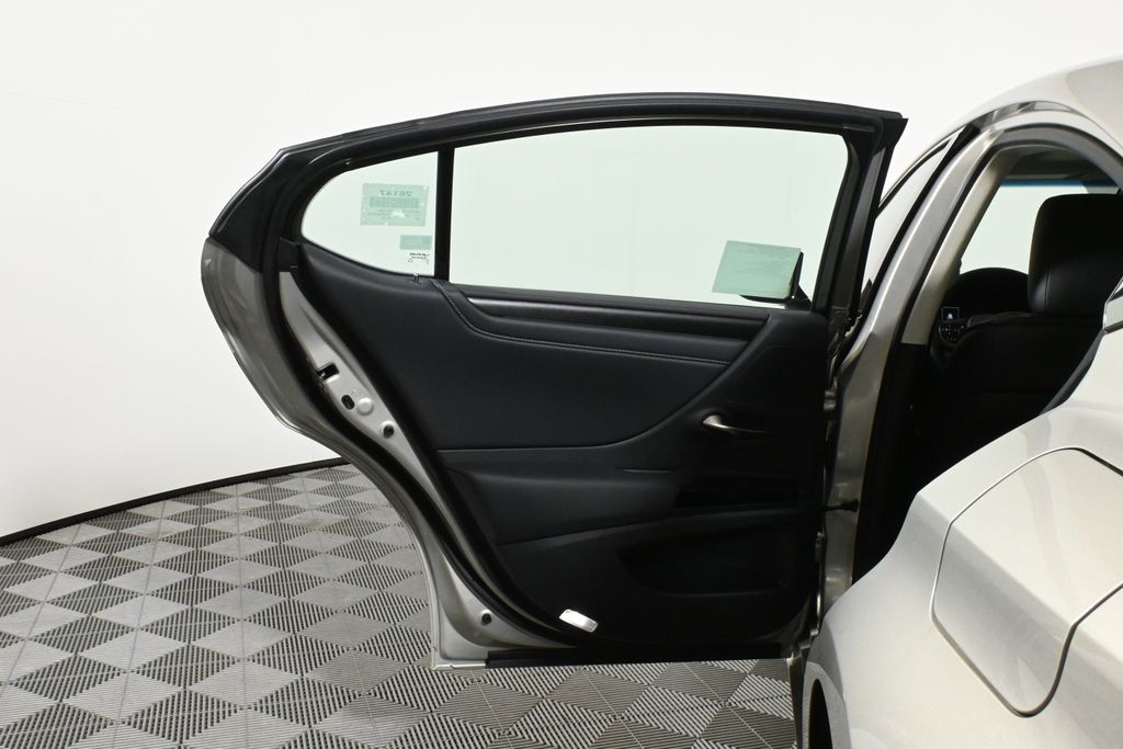 2025 Lexus ES 350 32