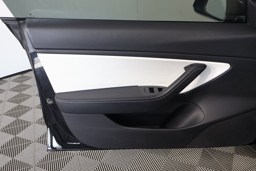 Thumbnail: 2019 Tesla Model 3 - 12