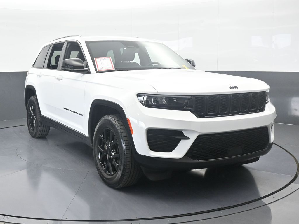 Used 2024 Bright White Clearcoat Jeep Altitude X image 9