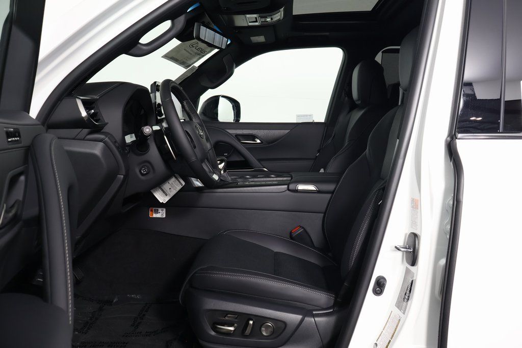 2025 Lexus LX 600 5