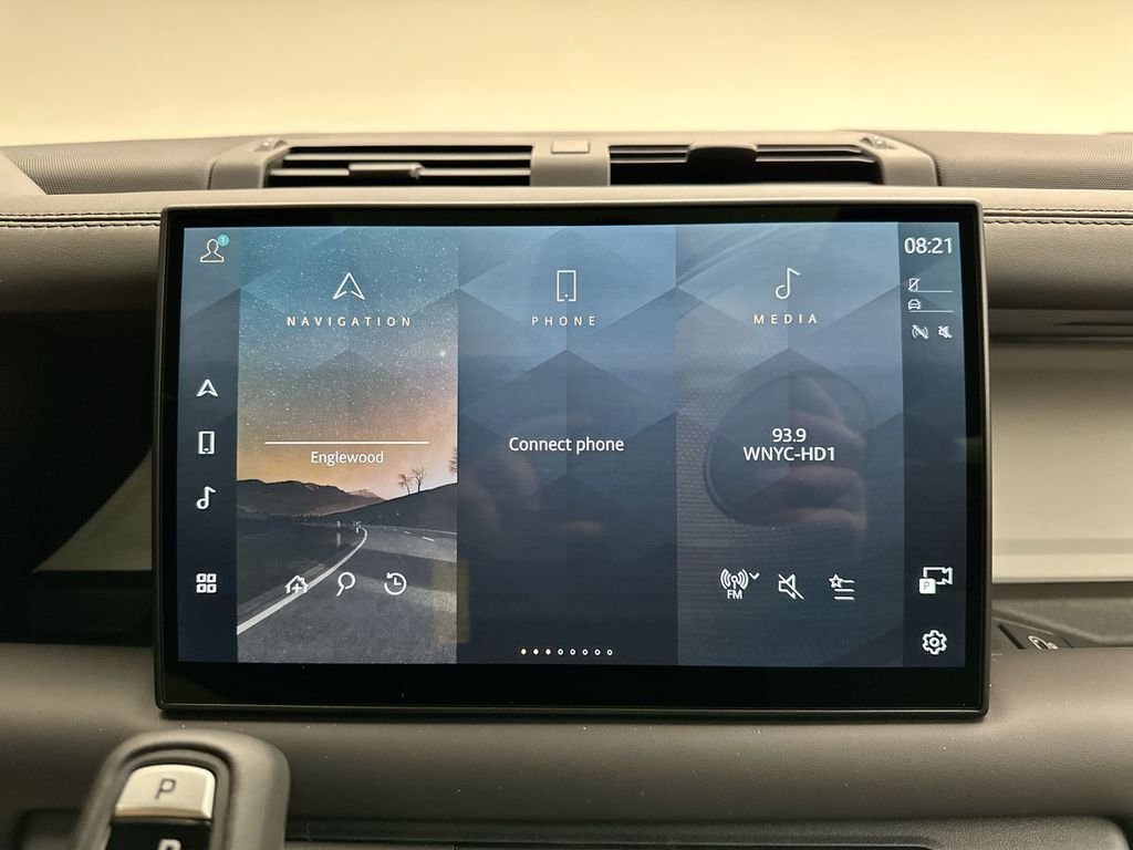 2025 Land Rover Defender 110 14