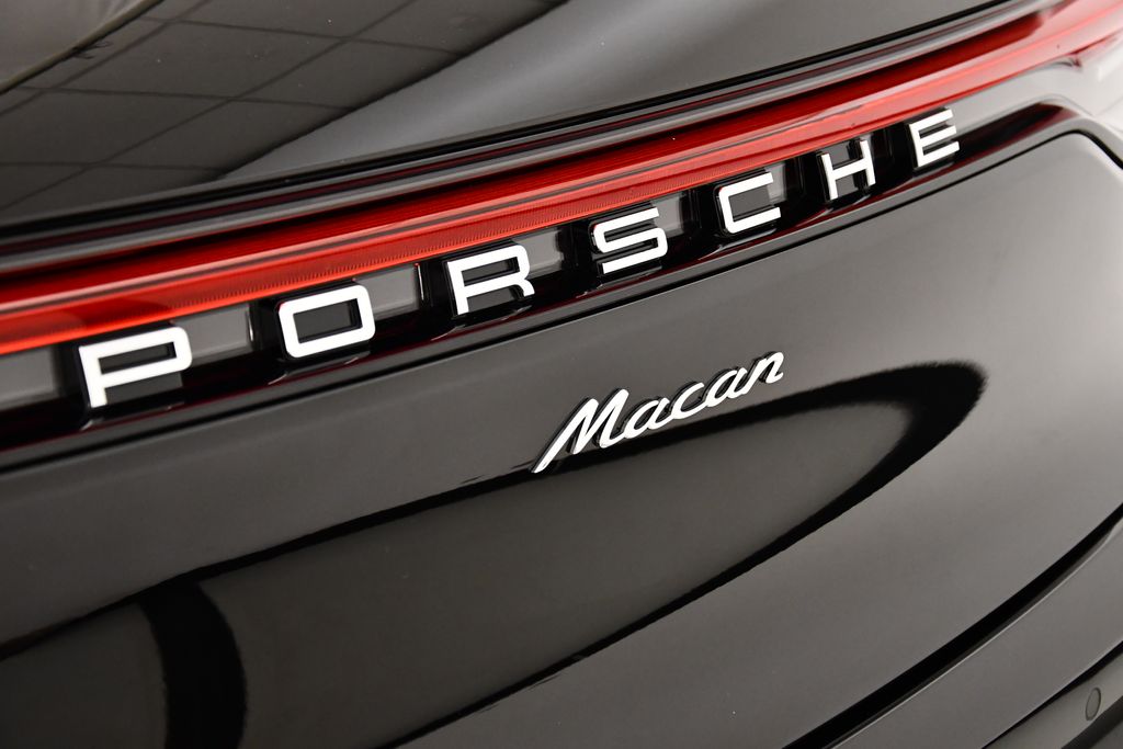 Thumbnail: 2025 Porsche Macan - 9