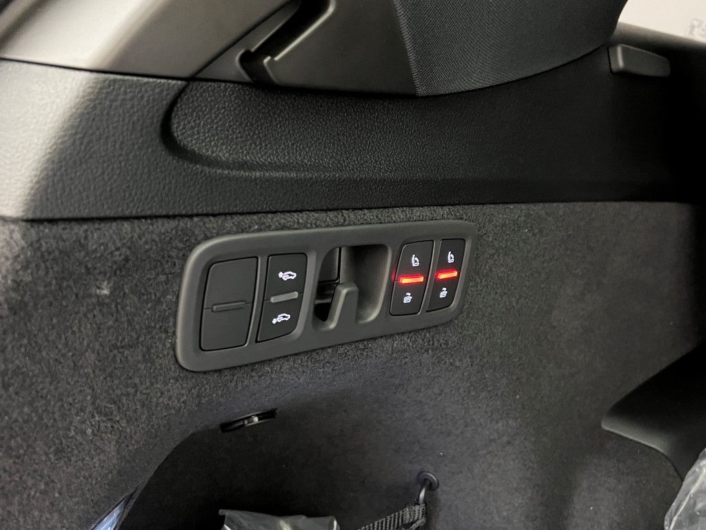 Thumbnail: 2026 Audi Q7 - 13