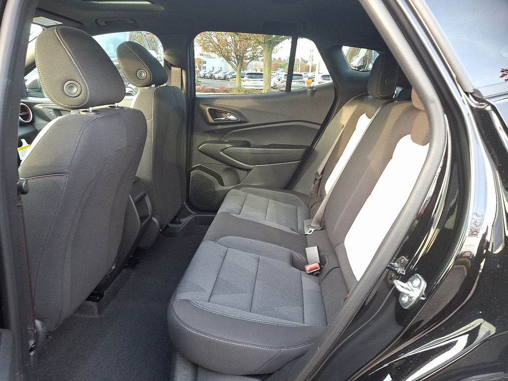 Thumbnail: 2026 Chevrolet Trax - 5