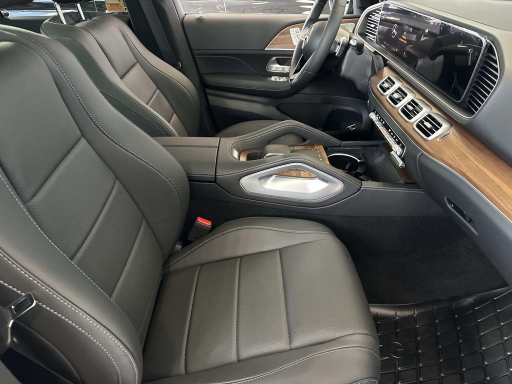 Thumbnail: 2026 Mercedes-Benz GLE - 10