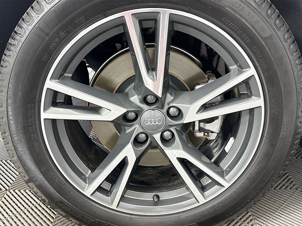 Thumbnail: 2020 Audi Q5 - 32