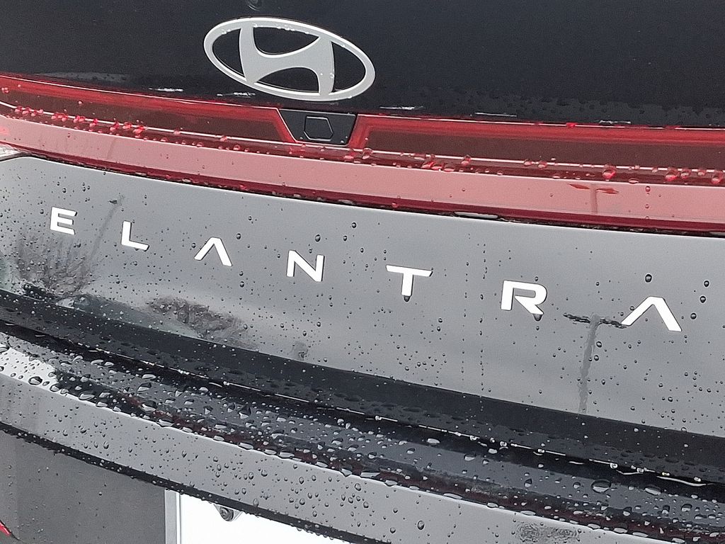 2025 Hyundai Elantra Sport 5
