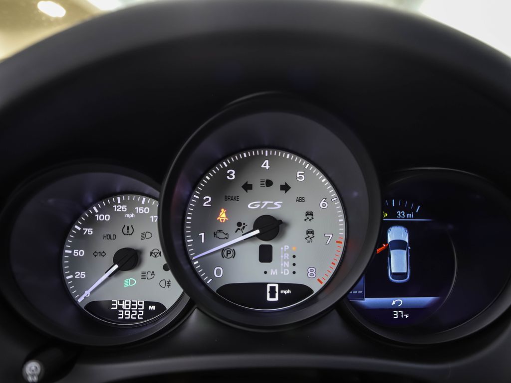 Thumbnail: 2023 Porsche Macan - 14