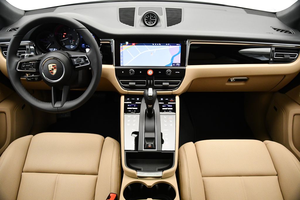 Thumbnail: 2025 Porsche Macan - 19