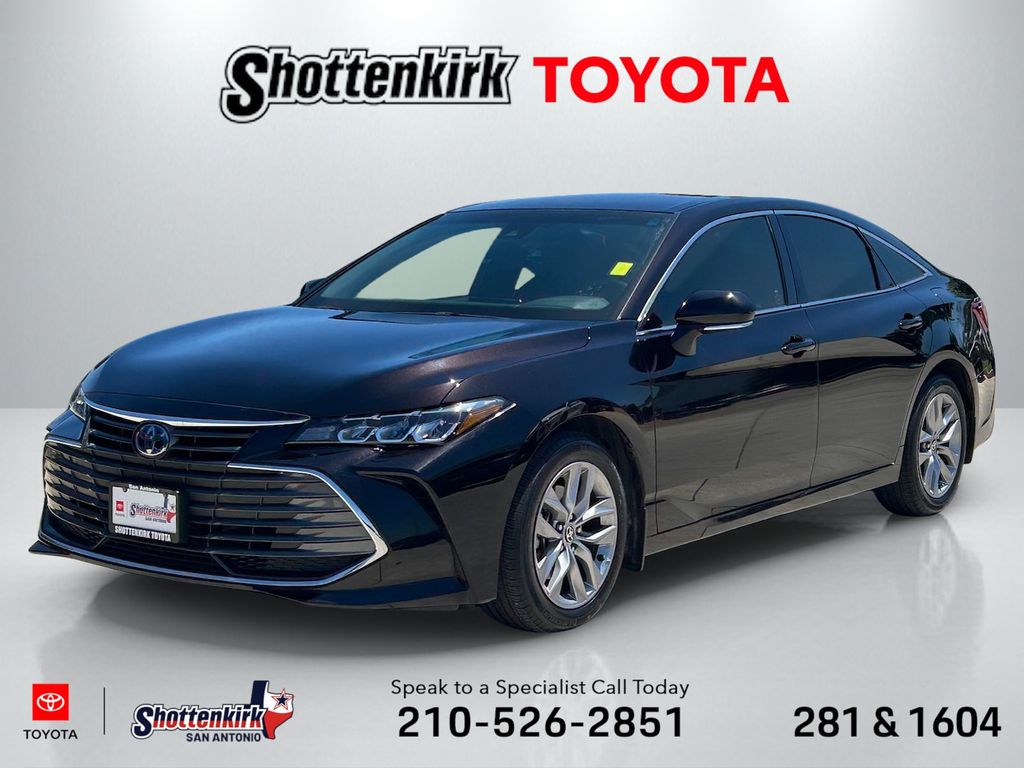 2022 Toyota Avalon XLE Hybrid's photo