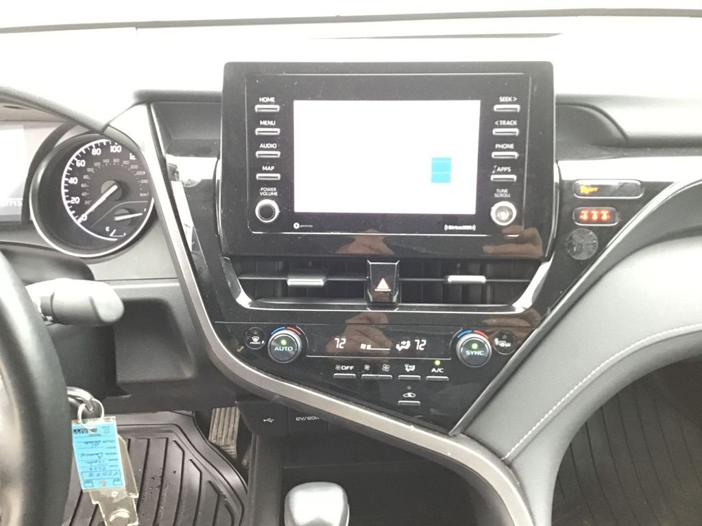 2022 Toyota Camry SE - Photo 14