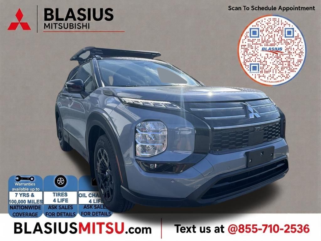 Moonstone Gray/Black Roof 2025 Mitsubishi Outlander SUV / Crossover All-Wheel Drive Continuously Variable Transmission