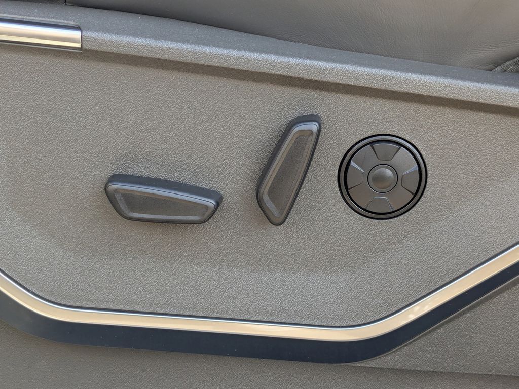 2025 Ford F-450 Super Duty Platinum