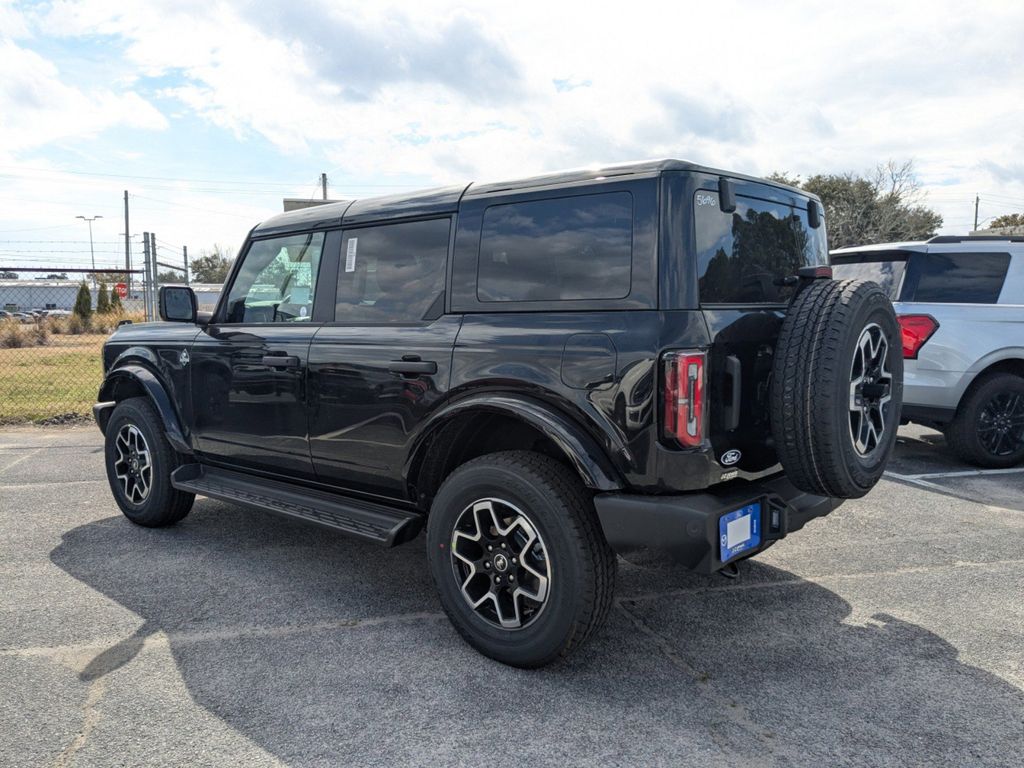 2026 Ford Bronco Outer Banks