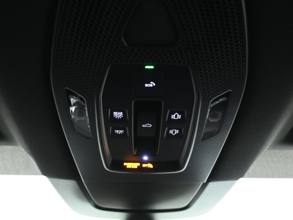 Thumbnail: 2026 Porsche Macan - 21