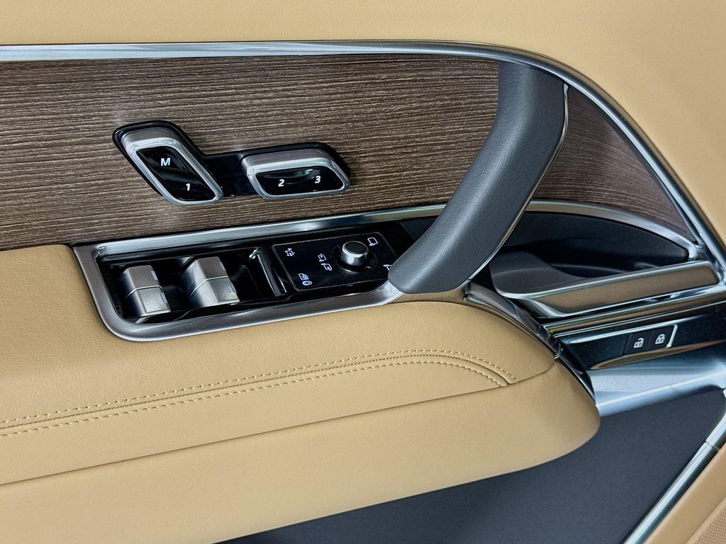 Thumbnail: 2026 Land Rover Range Rover - 25