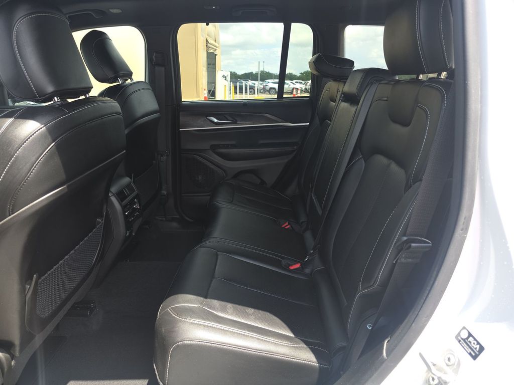 2025 Bright White Clearcoat Jeep Grand Cherokee Limited 4X4 SUV