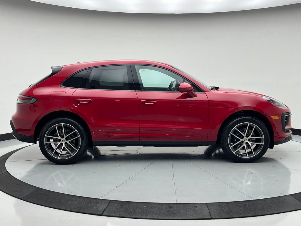 Thumbnail: 2025 Porsche Macan - 8