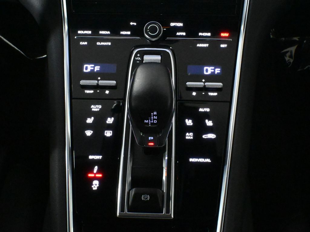 2022 Porsche Panamera Platinum 26