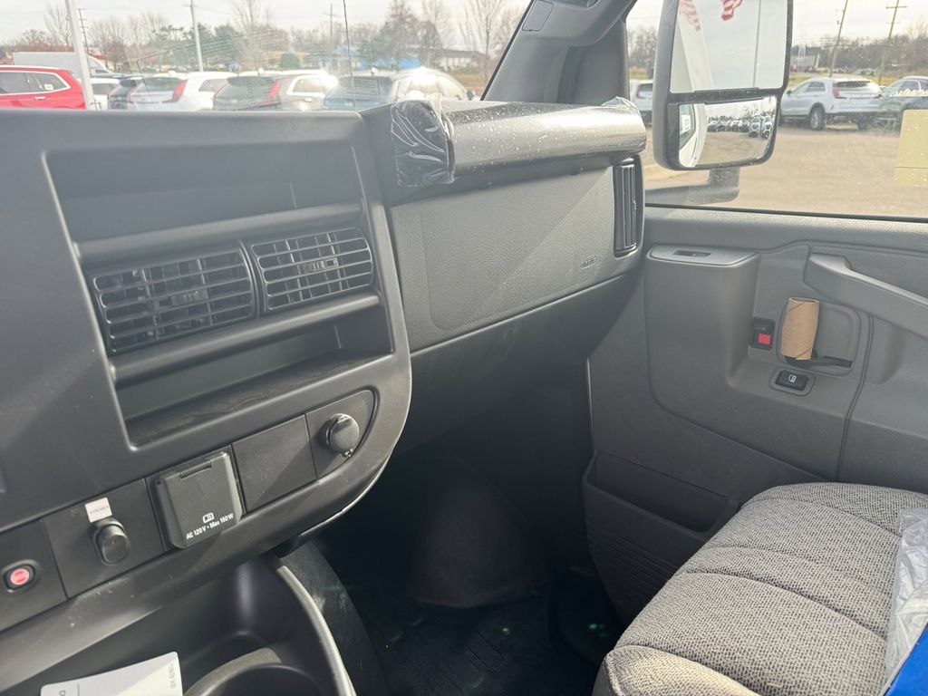 2024 GMC Savana 3500 Work Van 15