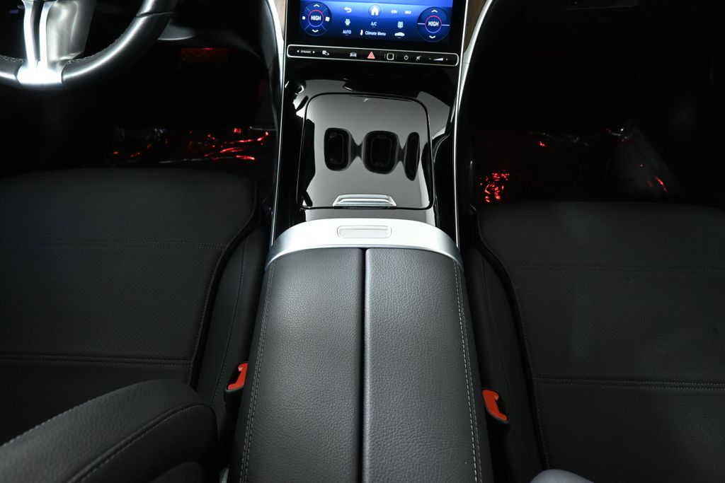 Thumbnail: 2025 Mercedes-Benz C-Class - 23