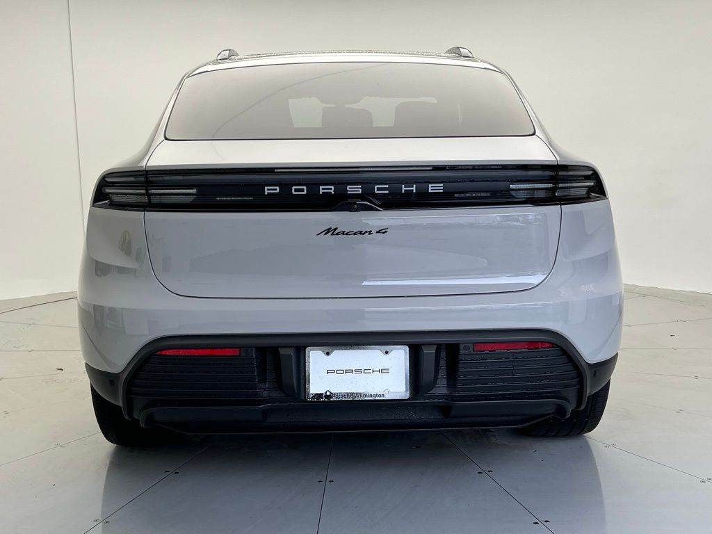 Thumbnail: 2026 Porsche Macan - 21