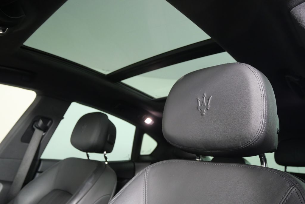 2021 Maserati Levante Base 11