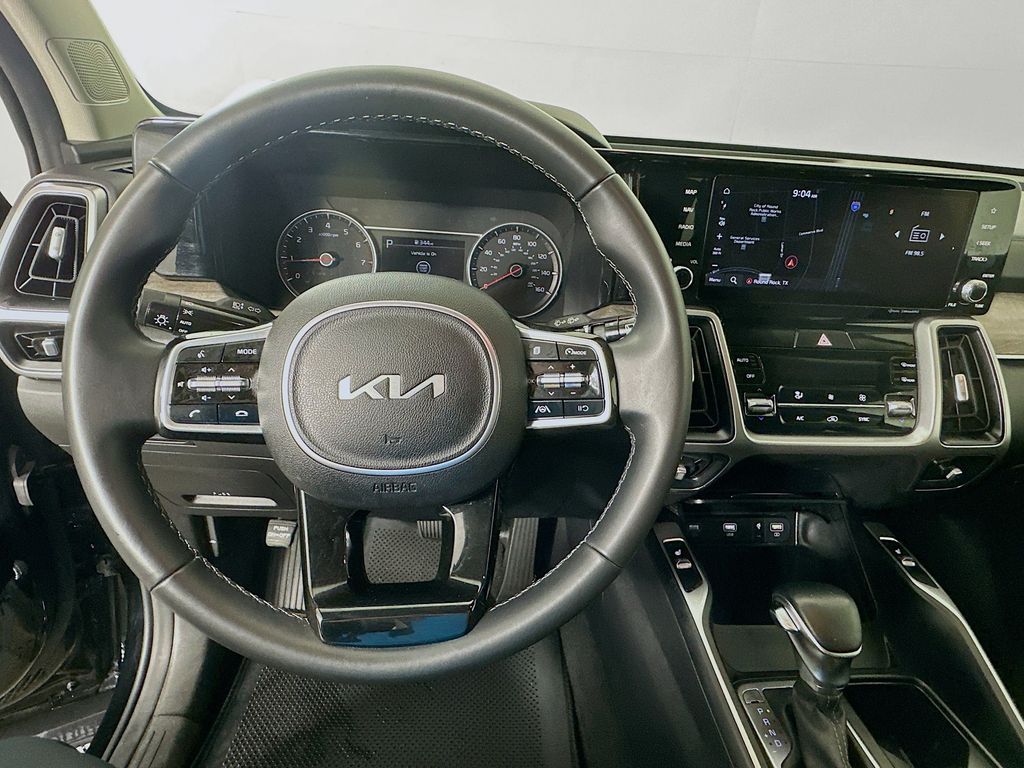 Thumbnail: 2023 Kia Sorento - 11
